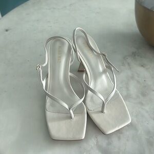 Alias Mae Waikiki Sandal in Bone White SZ 36 never worn